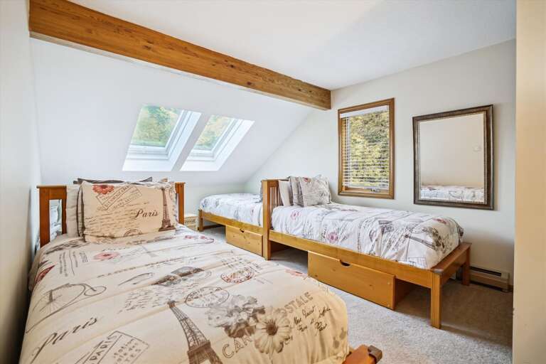 4 twin beds offer plenty of sleeping for those who want their own space! Sky light to enjoy the evening skies