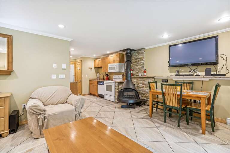 Edgemont Condo Unit A1 Cozy Vacation Rental in Killington, VT Sleeps 4