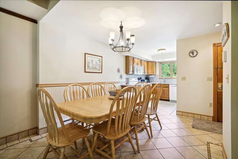 Inviting area to eat.