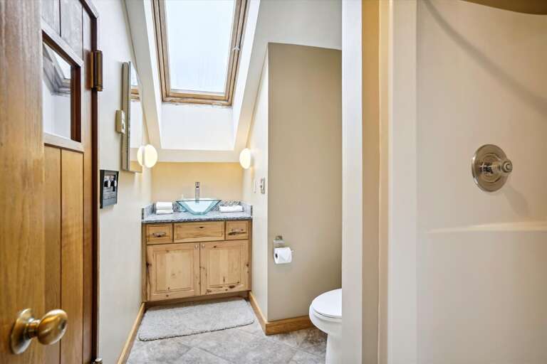 Bathroom connected to the loft sleeping area with sauna