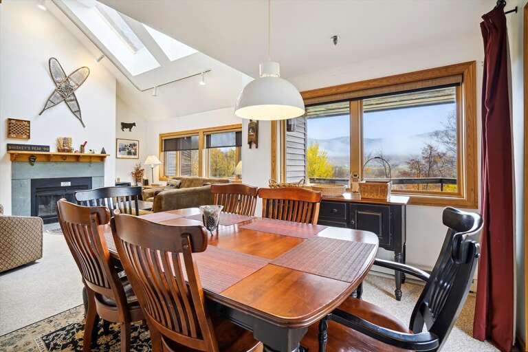 Lots of natural lighting, great views while dining during any season.  Seats 6 comfortably. Lots of natural lighting, great views while dining during any season.  Seats 6 comfortably.