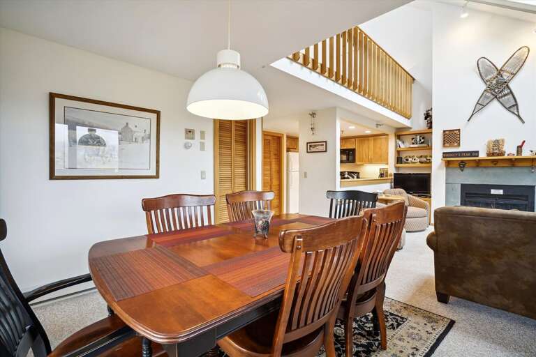 Lots of natural lighting, great views while dining during any season.  Seats 6 comfortably.  Open floor plan to