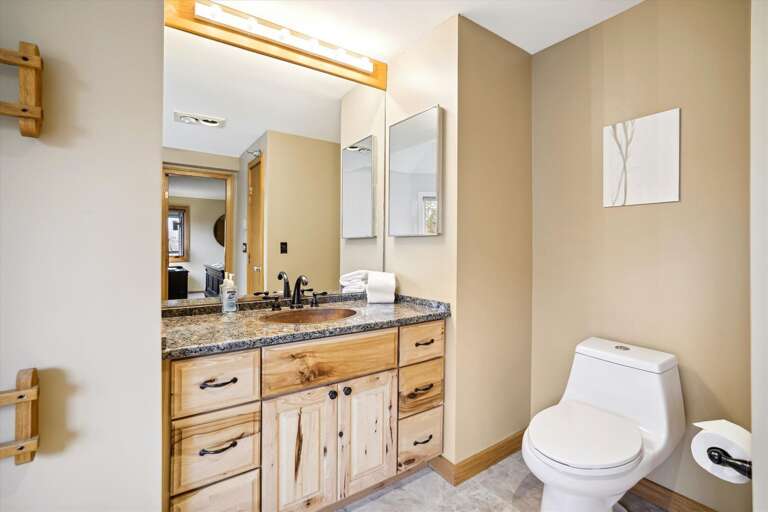 Master bathroom bright and cheery!