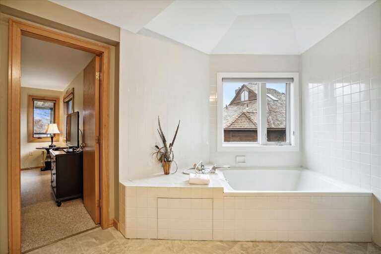 Master bedroom bathroom, jacuzzi tub only, no shower.  Lots of natural light. Master bedroom bathroom, jacuzzi tub only, no shower.  Lots of natural light.