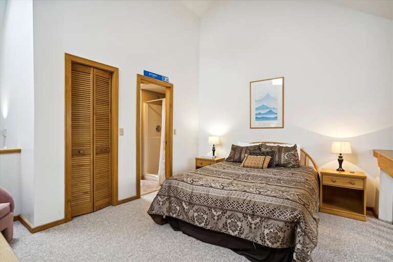 Queen bed in Loft with attached bathroom. Queen bed in Loft with attached bathroom.