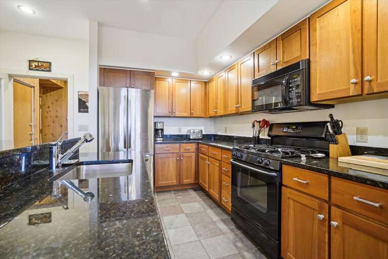 Fully equipped kitchen with top end appliances.
