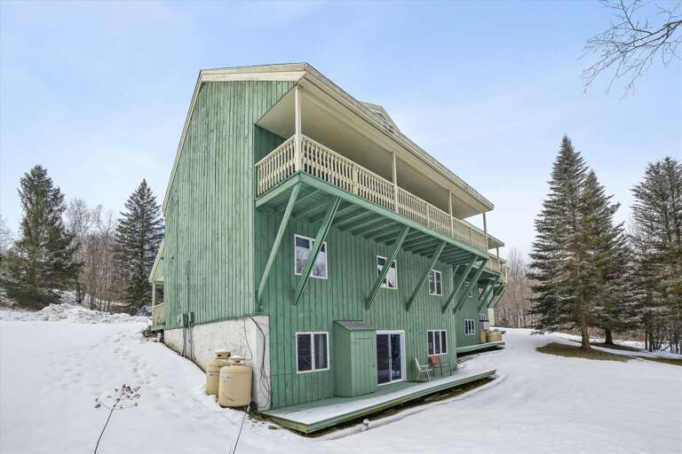 Northbrook #3 is about 8 minutes from the slopes.