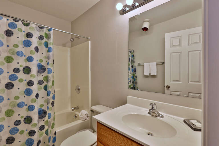 Full bathroom Full bathroom