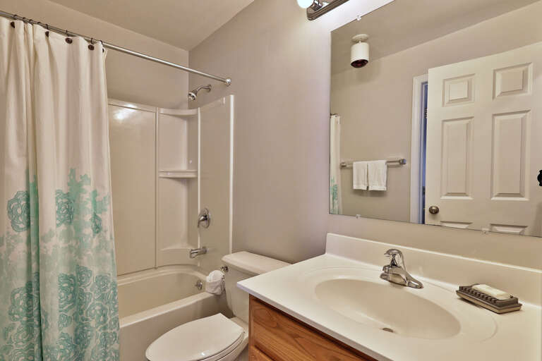 Full bathroom Full bathroom