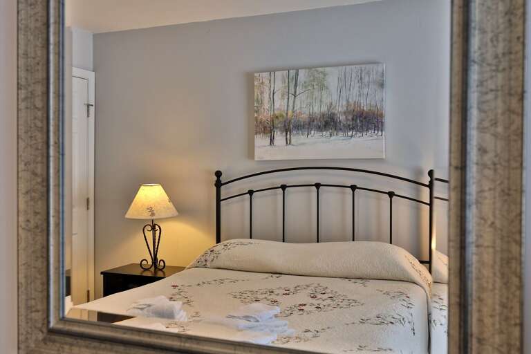 Master bedroom with queen bed.  Lots of natural lighting Master bedroom with queen bed.  Lots of natural lighting