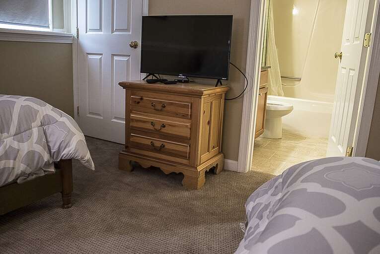 Watch some tv before you sleep. Also you have your own private bathroom. Watch some tv before you sleep. Also you have your own private bathroom.