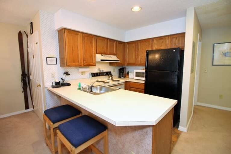 Adorable little breakfast bar with 2 stools
