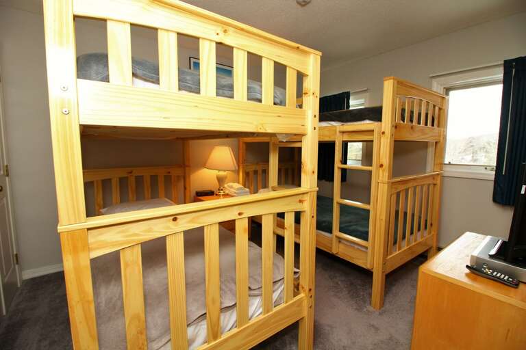 Spacious bedroom with 2 bunk beds