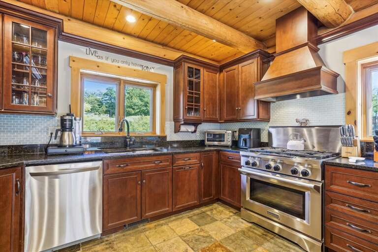 Fully equipped kitchen.