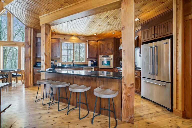Kitchen with Breakfast Bar