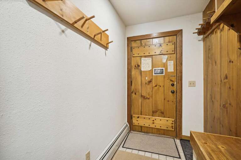 Welcome, come in and take off your coat and boots. Welcome, come in and take off your coat and boots.