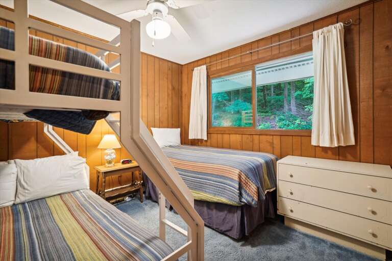 Plenty of lighting in this room.