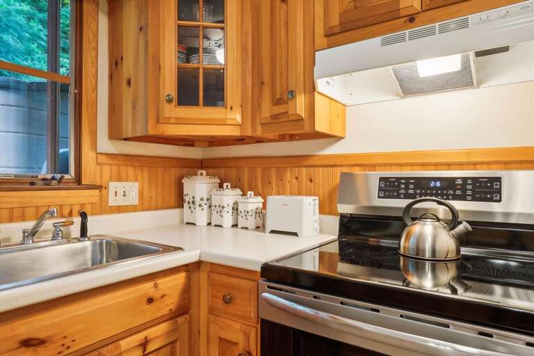 Prepare your meals in this equipped kitchen.