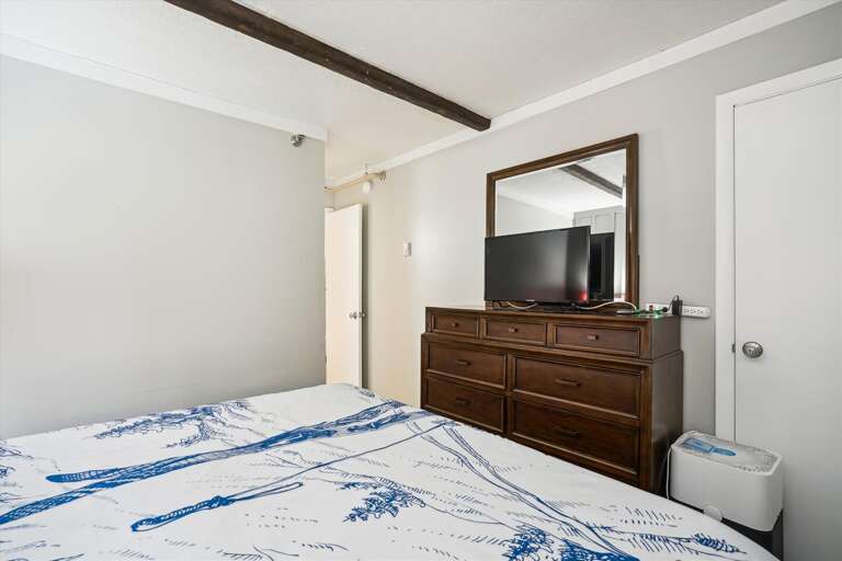 Plenty of storage for your things.