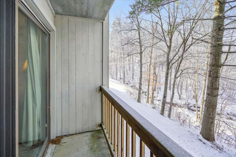 Stand out on the balcony and enjoy the view!