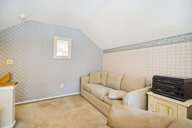 Enjoy the loft area .