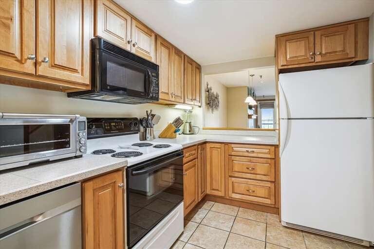 Spacious kitchen! Lots of counter space to make those home cooked meals.  Great for entertaining family and friends.