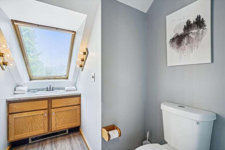 Full bathroom Bathroom w/skylight Full bathroom Bathroom w/skylight