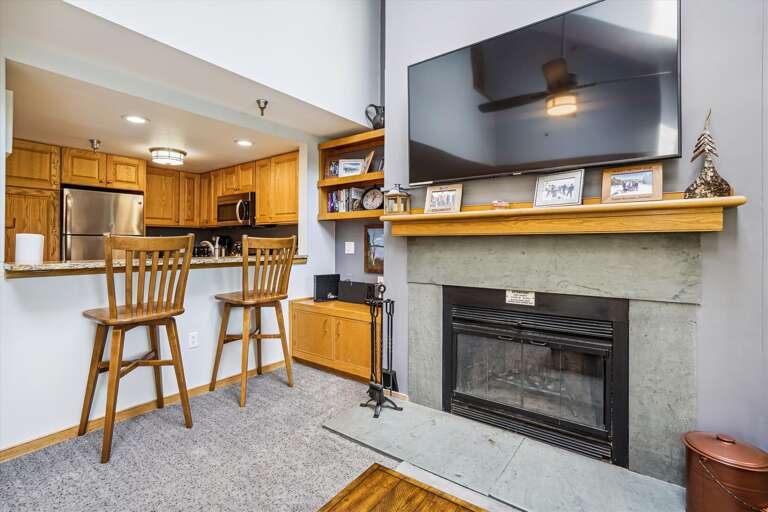 Wood burning fireplace for your enjoyment.  Large tv for your viewing pleasure.  Breakfast nook to enjoy your morning coffee or lunch! Wood burning fireplace for your enjoyment.  Large tv for your viewing pleasure.  Breakfast nook to enjoy your morning coffee or lunch!