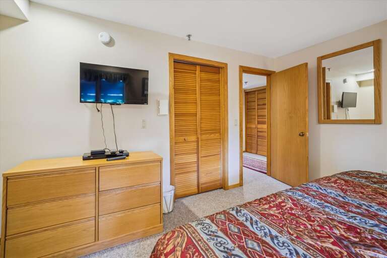 Plenty of storage space in this Queen masterbedroom