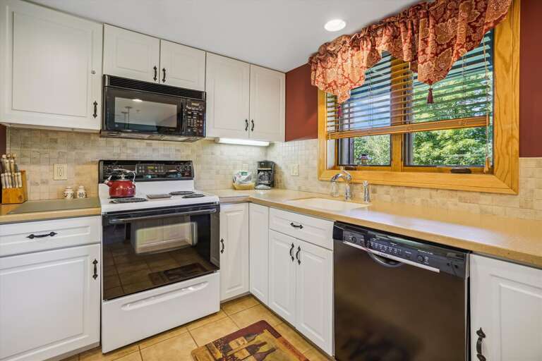 Tasteful upgraded kitchen, bright and tons of natural lighting.  Enjoy!