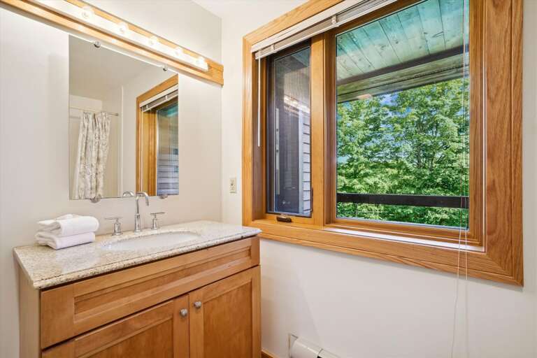 Full bathroom Full bathroom