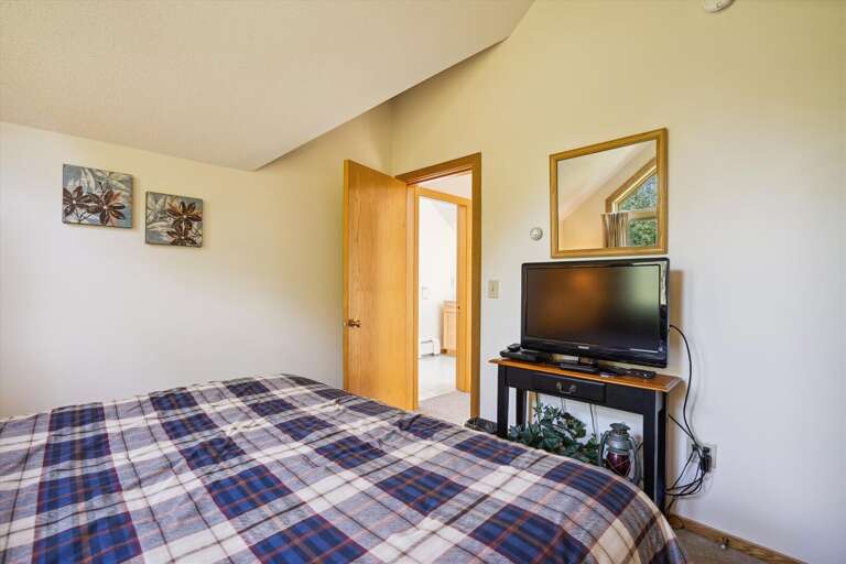 Master bedroom with King bed. modestly decorated lots of natural lighting Master bedroom with King bed. modestly decorated lots of natural lighting