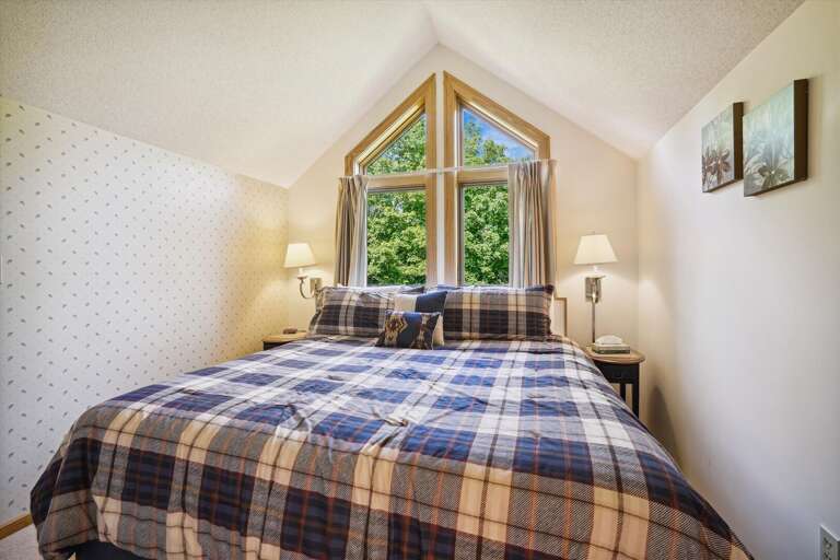 Master Bedroom with King size bed. Master Bedroom with King size bed.