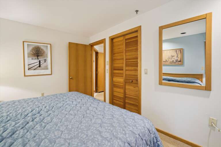 King bedroom with plenty of space to store your belongings.