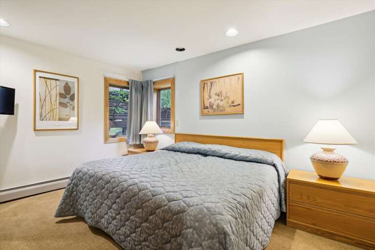 King bedroom with plenty of space to store your belongings.