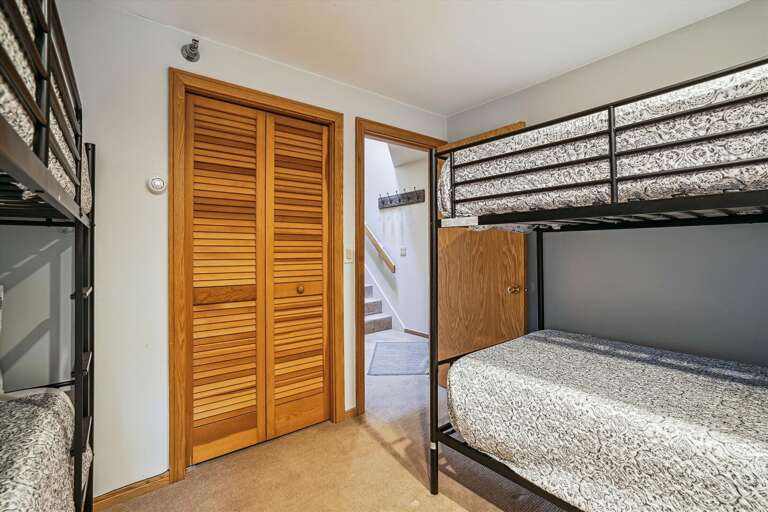 Twin bunk room (2 sets)