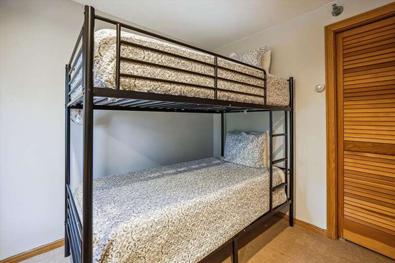 Twin bunk room (2 sets)