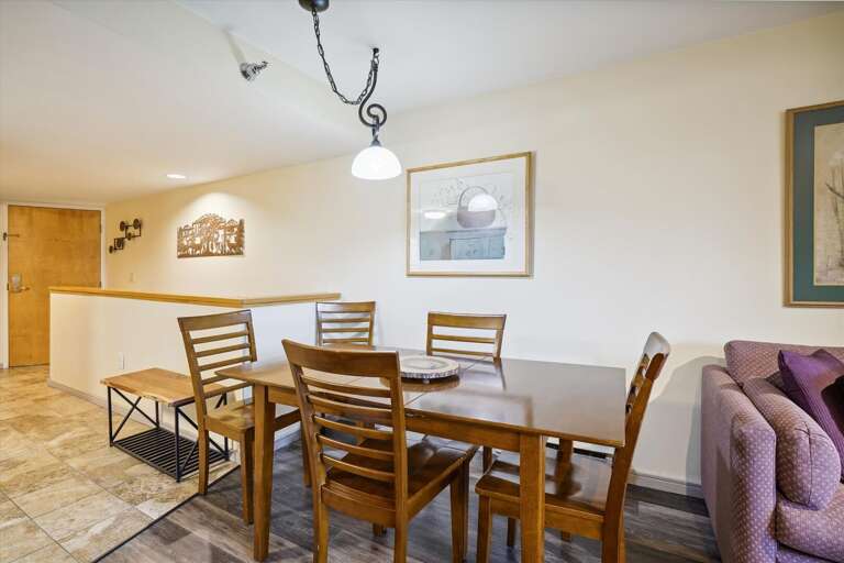 Dining table seats up to 6 comfortably Dining table seats up to 6 comfortably
