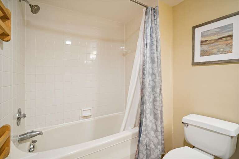 Nicely decorated full bathroom with sauna Nicely decorated full bathroom with sauna