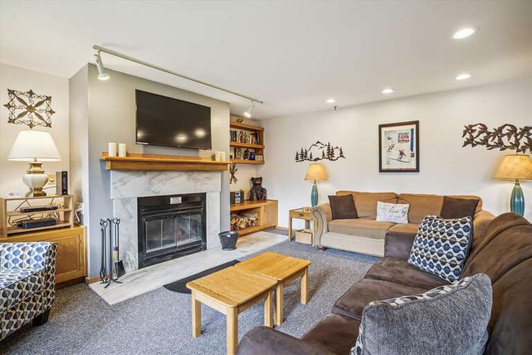 Comfortable seating for family and friends while enjoying the wood burning fireplace, after those fun filled days! Comfortable seating for family and friends while enjoying the wood burning fireplace, after those fun filled days!