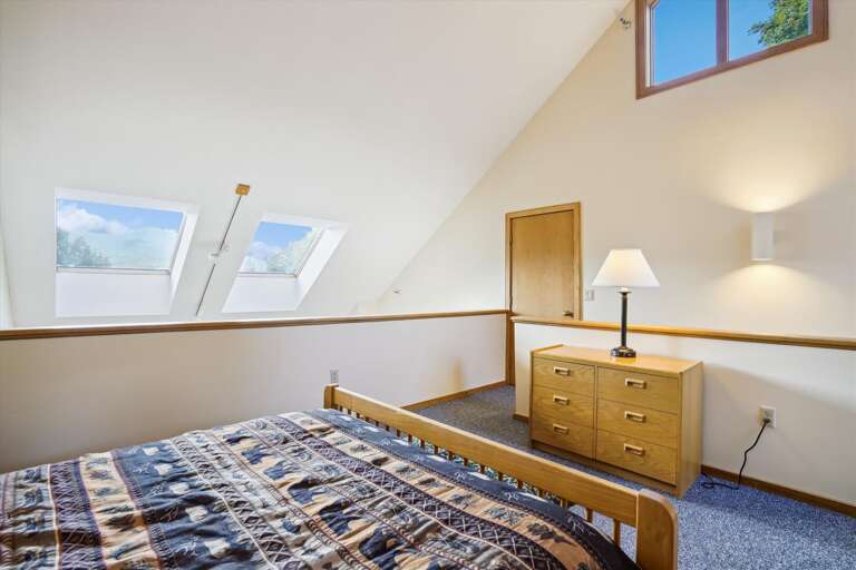 Enjoy the sauna in the bathroom.