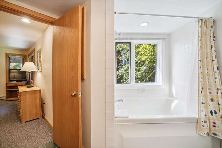 Whirlpool tub to use.