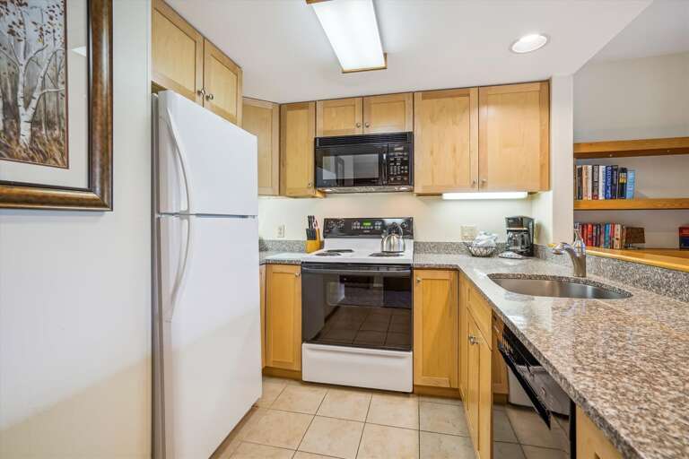 Bright updated kitchen, lots of counterspace.  Fully functional format for easy access to all you need. Bright updated kitchen, lots of counterspace.  Fully functional format for easy access to all you need.