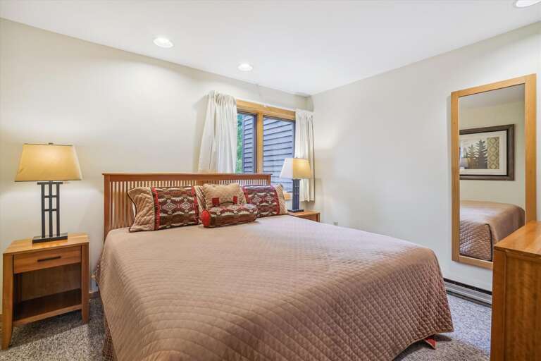 Brightly colored king bedroom, closet space and dresser for your belongings. Brightly colored king bedroom, closet space and dresser for your belongings.