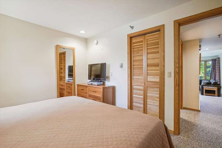 Brightly colored king bedroom, closet space and dresser for your belongings. Brightly colored king bedroom, closet space and dresser for your belongings.