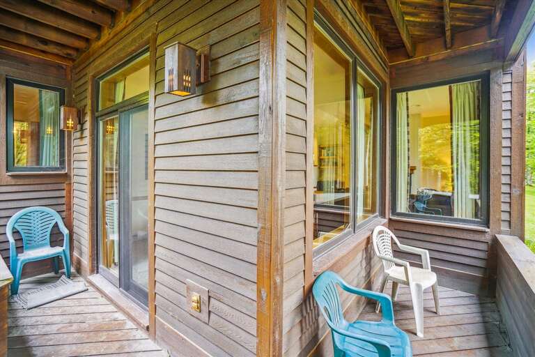 Enjoy access to your deck during any season. Enjoy access to your deck during any season.