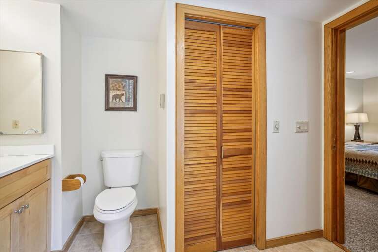 Full bathroom attached to queen bedroom. Full bathroom attached to queen bedroom.