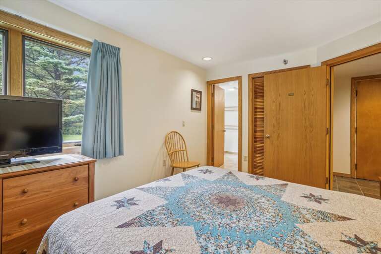 Tastefully decorated in country fashion, queen bedroom with attached bathroom.  Natural light filters through the windows which frame the natural scenery the scenery surrounding your unit. Tastefully decorated in country fashion, queen bedroom with attached bathroom.  Natural light filters through the windows which frame the natural scenery the scenery surrounding your unit.