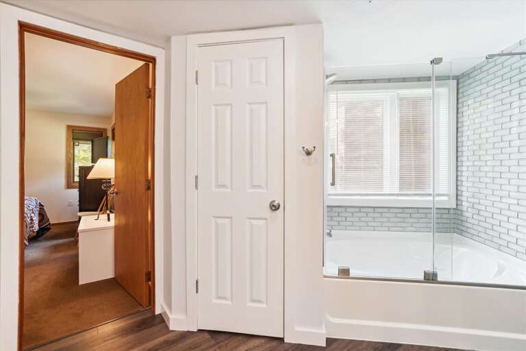 Whirlpool tub to enjoy.