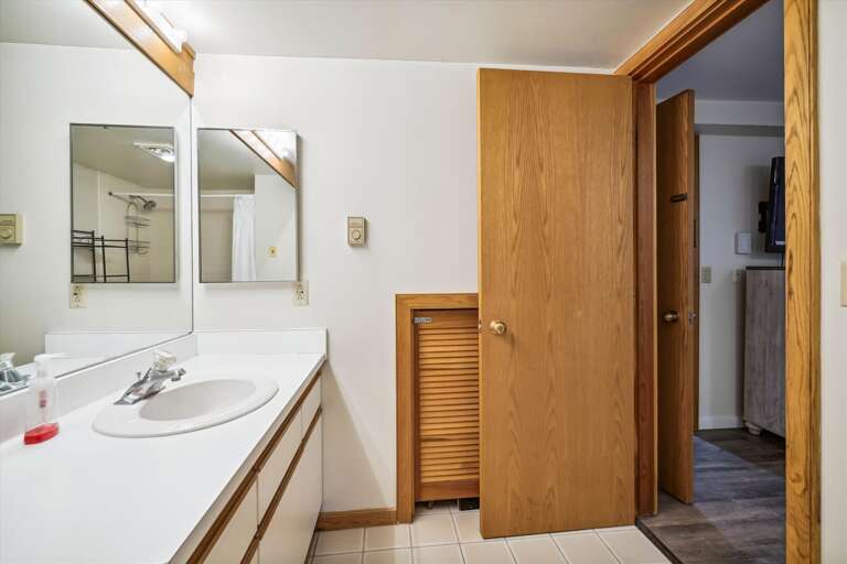 Brightly lit full bathroom